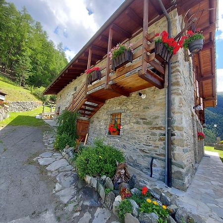 Monolocale Di Montagna Guest House Gressan Ngoại thất bức ảnh
