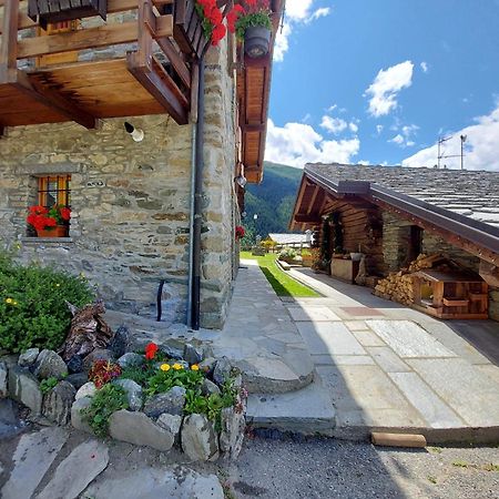 Monolocale Di Montagna Guest House Gressan Ngoại thất bức ảnh