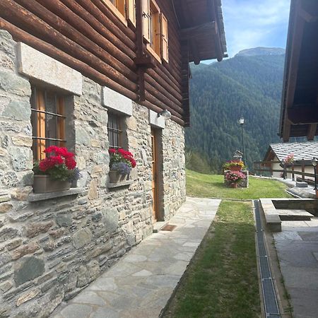 Monolocale Di Montagna Guest House Gressan Ngoại thất bức ảnh